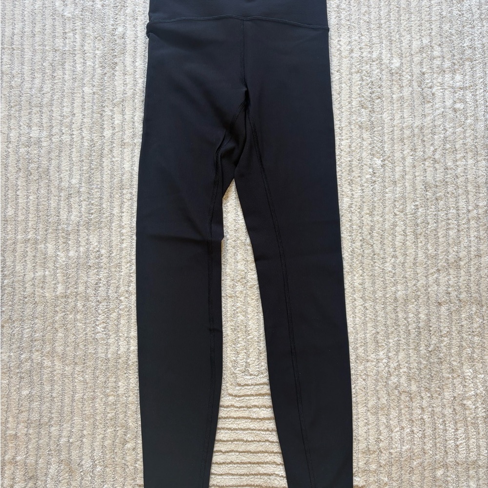 Lululemon Ribbed Contoured High-Rise Tight 28"
Black, size 4 XS